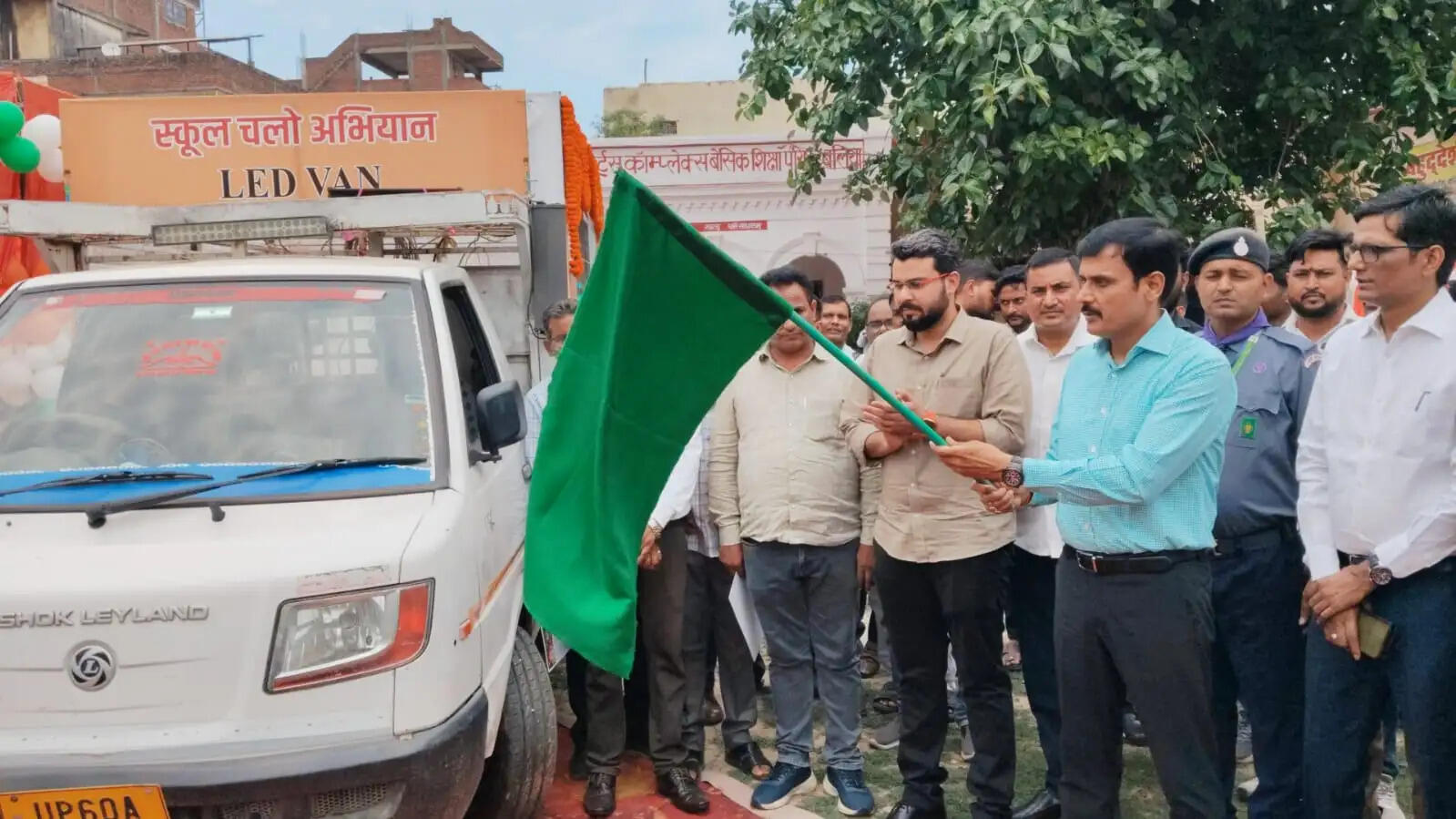 बलिया में स्कूल चलो अभियान का शुभारम्भ