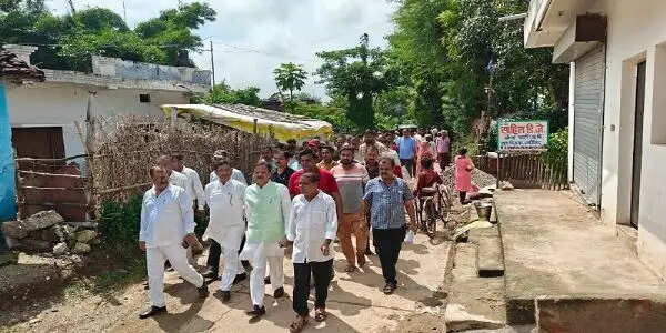 रीवाः ग्राउंड जीरो पर उप मुख्यमंत्री शुक्ल ने जल भराव क्षेत्रों का किया जमीनी निरीक्षण