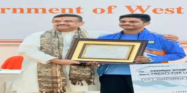 बंगाल छोड़ने का मन बना चुके युवा शूटर अभिनव साव को मिला 25 लाख रुपये का सम्मान