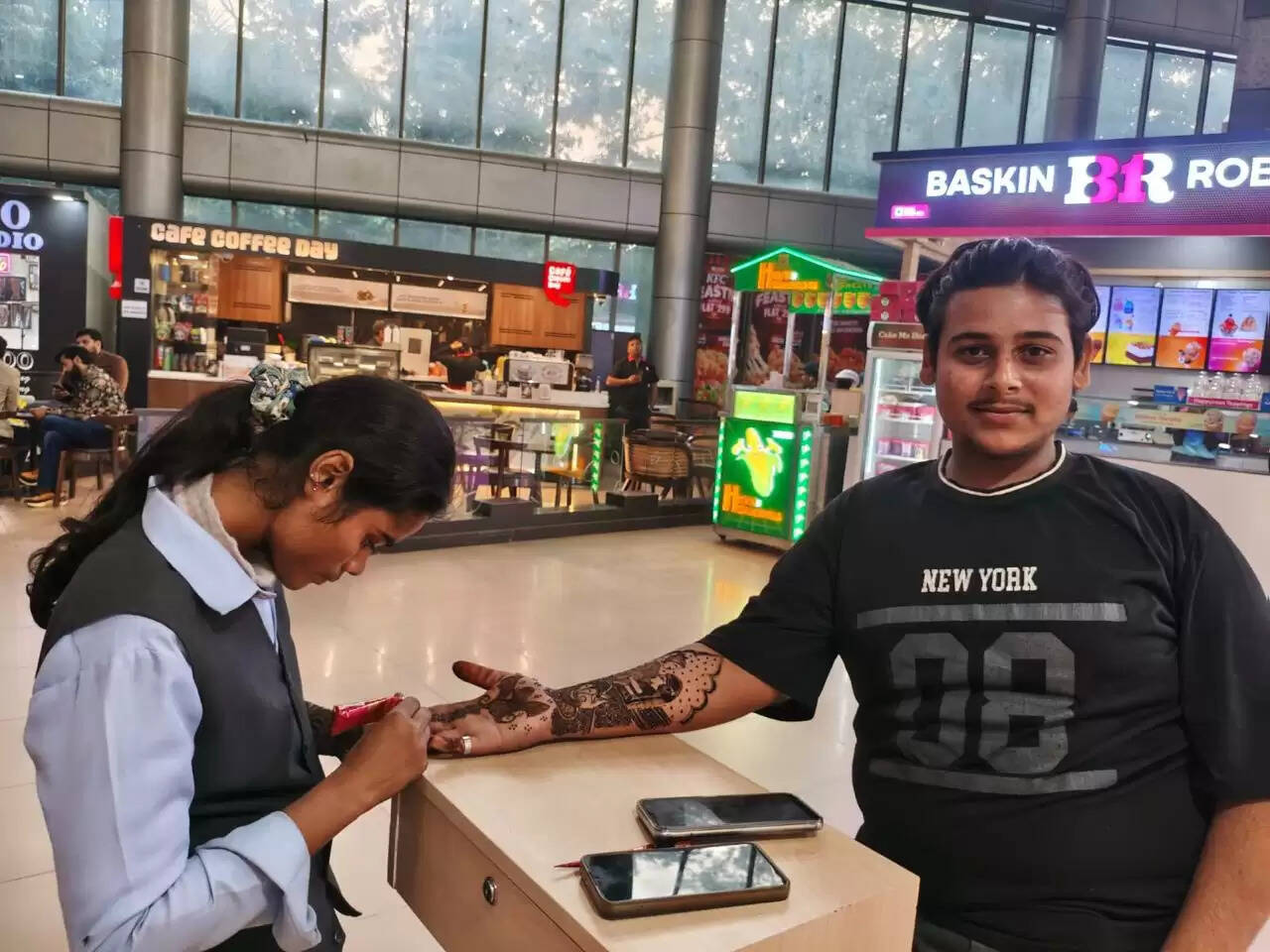 काशी तमिल समागमम 4.0: दृश्य कला प्री इवेंट एक्टिविटी में टैटू एवं मेहंदी प्रतियोगिता