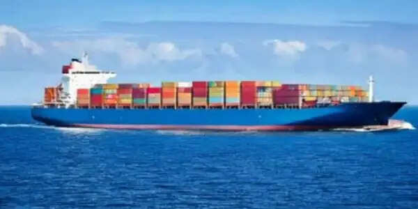 देश का निर्यात फरवरी में घटकर 36.61 अरब डॉलर, व्यापार घाटा 27.1 अरब डॉलर