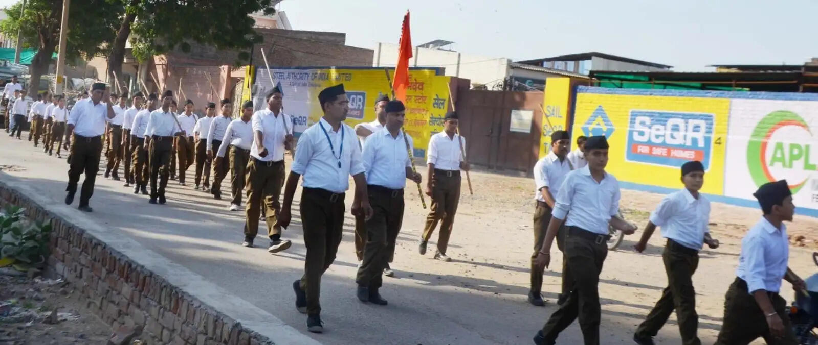 राष्ट्रीय स्वयंसेवक संघ के मार्कण्डेय नगर ने मनाया विजयादशमी उत्सव, निकाला पथ संचलन