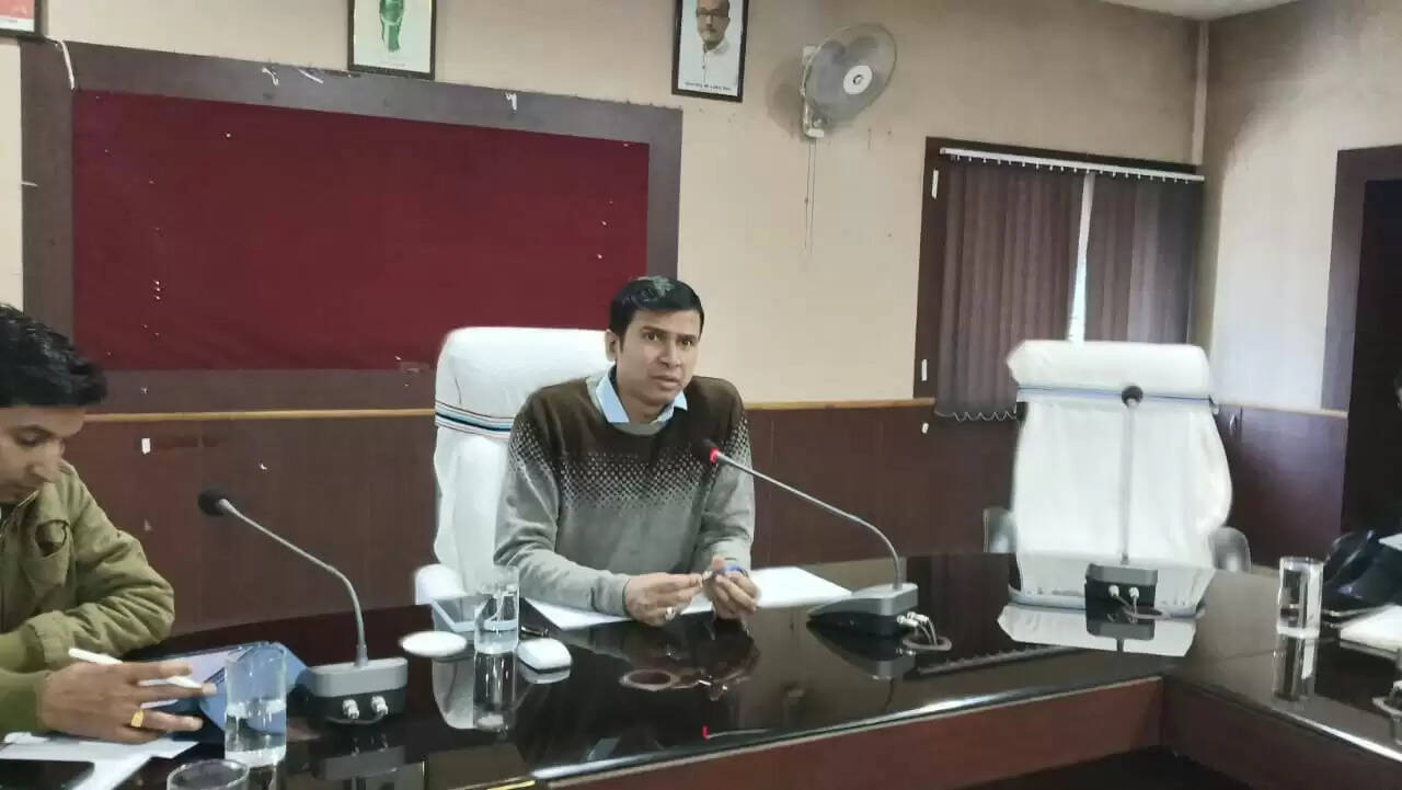 कोरबा : सीईओ ने पीएम आवास योजना में शून्य प्रगति पर नाै कर्मचारियों के वेतन आहरण रोकने के दिए निर्देश