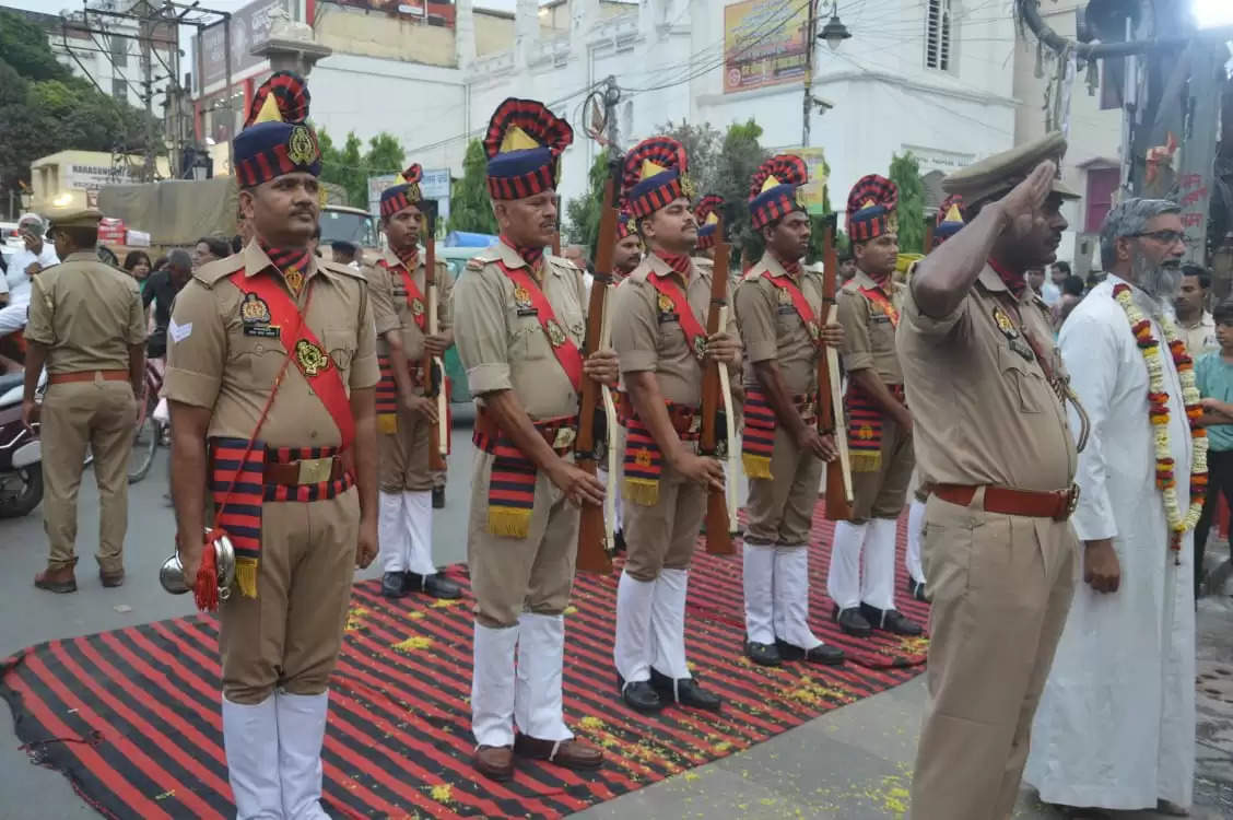 शहीद उधम सिंह के प्रतिमा के समक्ष दिया गया गार्ड ऑफ आनर