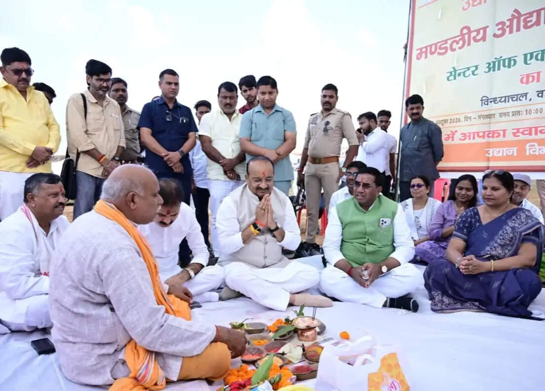 मीरजापुर : मड़िहान में ड्रैगन फ्रूट सेंटर का भूमि पूजन, 2000 किसानों ने लिया हिस्सा