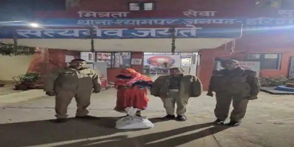 पुलिस के हत्थे चढ़ी महिला शराब तस्कर