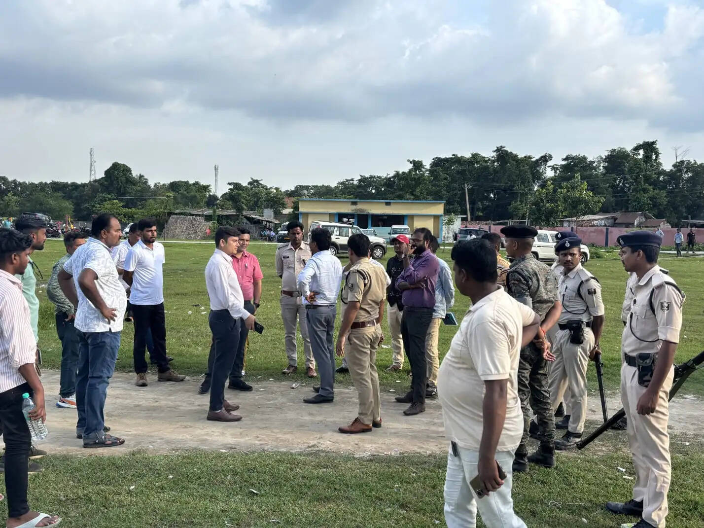 सीएम के संभावित कार्यक्रम को लेकर प्रशासन ने सभा स्थल का किया निरीक्षण