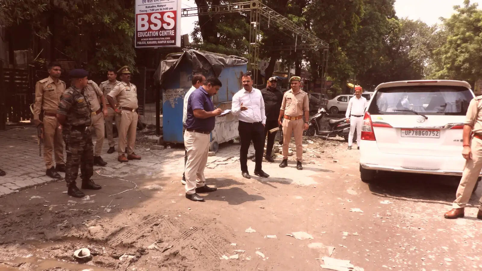 पर्वों से पहले सड़कों को दुरुस्त करने में तेजी लाएं, सफाई में लापरवाही पर हाेगी कार्रवाई : अर्पित उपाध्याय