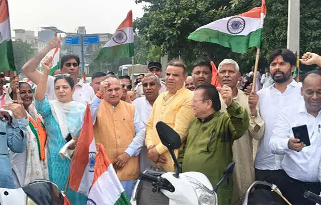 सोनीपत: अग्रसेन चौक से उठी देशभक्ति की लहर, तिरंगा यात्रा से गूंजा शहर