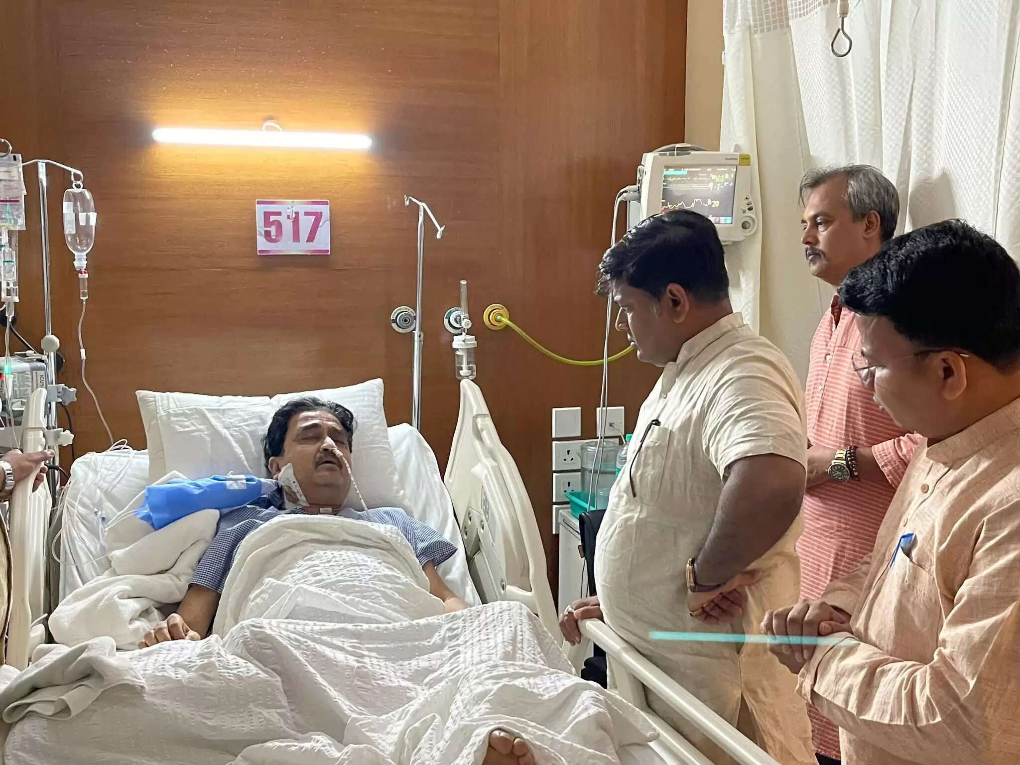 गंभीर रूप से बीमार भाजपा सांसद अभिजीत गांगुली को एयरलिफ्ट कर दिल्ली एम्स लाया जा रहा है