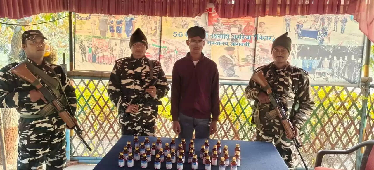 प्रतिबंधित कोडिनयुक्त कोरेक्स कफ सिरप के साथ तस्कर गिरफ्तार