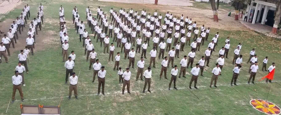 संघ के स्वयंसेवकों ने किया शारीरिक दक्षता व शौर्य का प्रदर्शन