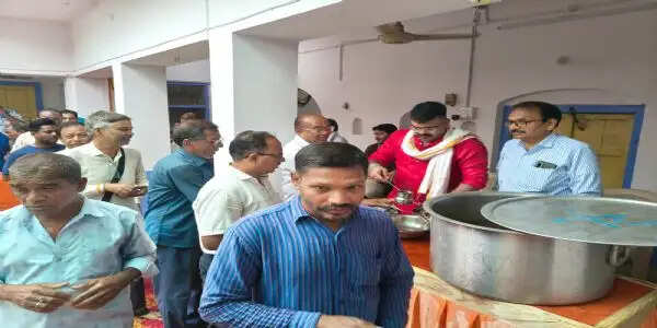 रथयात्रा महोत्सव: जगन्नाथ मंदिर में काढ़ा औषधि प्रसादी पाने लगी भक्तों की कतार