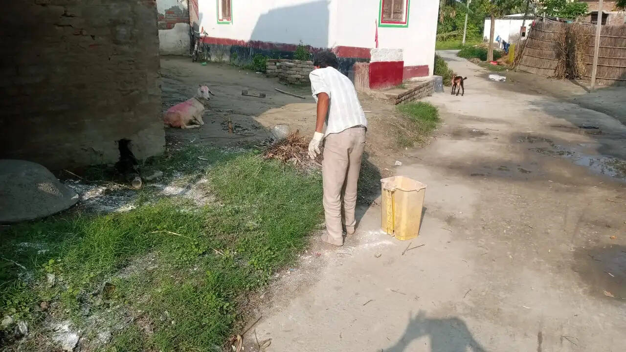 सारण में बाढ़ का पानी उतरते ही संक्रमण के खिलाफ छिड़काव और स्वास्थ्य सेवाएं तेज