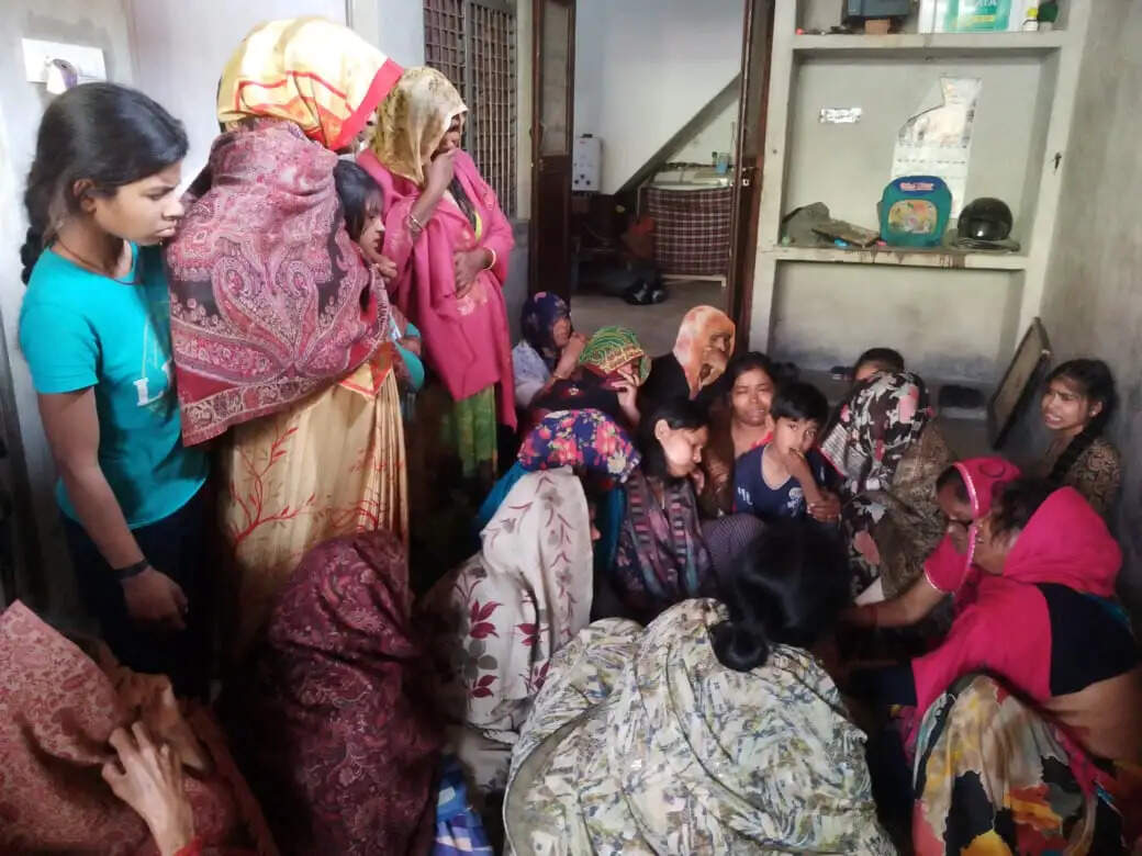 कर्ज में डूबे किसान ने फांसी लगाकर दी जान