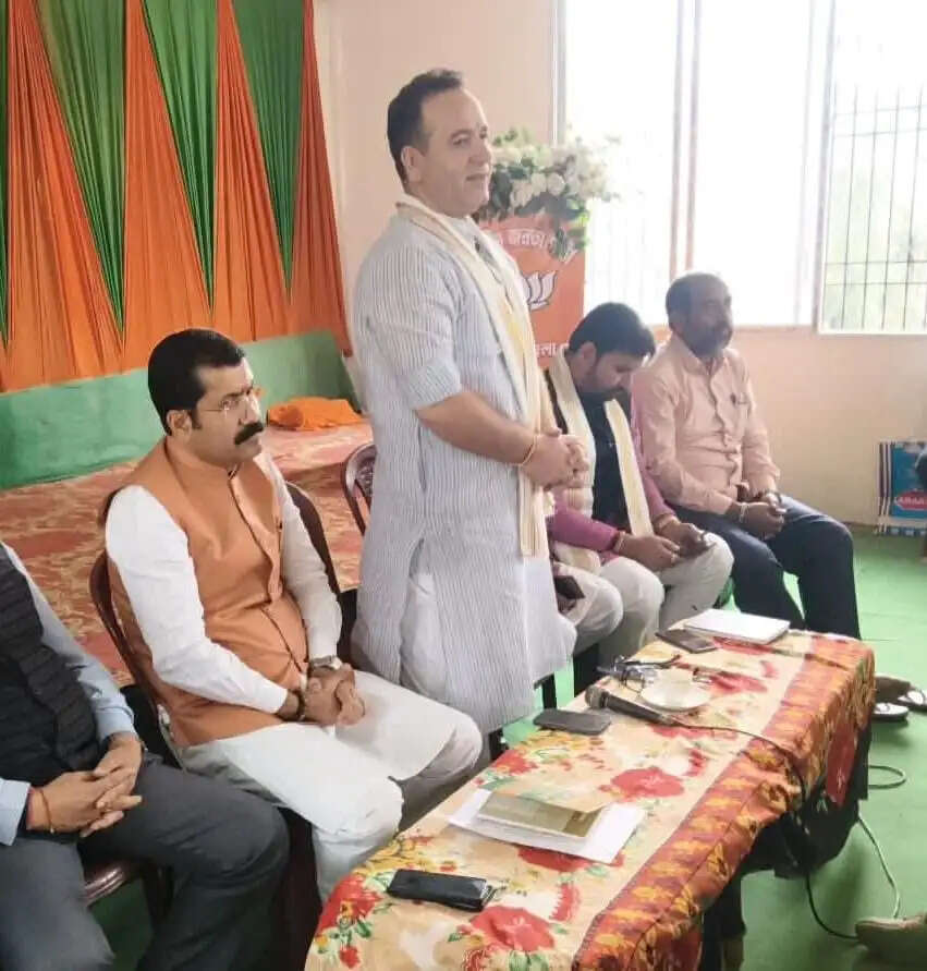 सुनील शर्मा ने असम में चुनाव तैयारियों की समीक्षा की