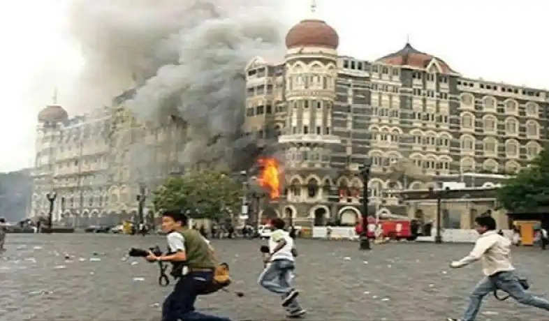 इतिहास के पन्नों में 26 नवंबरः आतंकी हमले से थम गई दौड़ती-भागती मुंबई