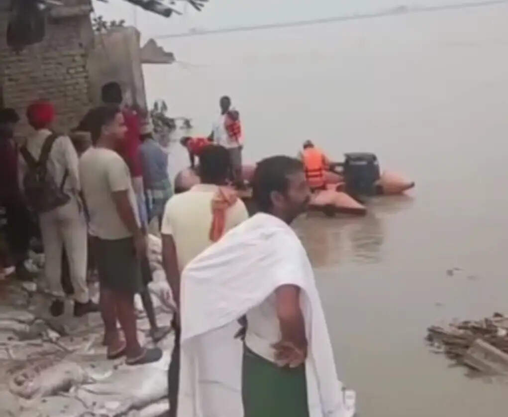 गंगा की तेज लहरों में समाए आशियाने, खरीक के छोटी अलालपुर में हाहाकार