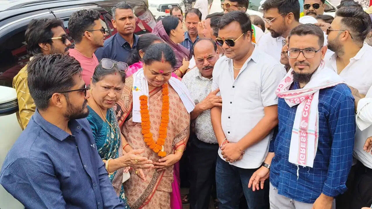 धमतरी में फूलो देवी नेताम का भव्य स्वागत, कांग्रेस कार्यकर्ताओं में दिखा उत्साह