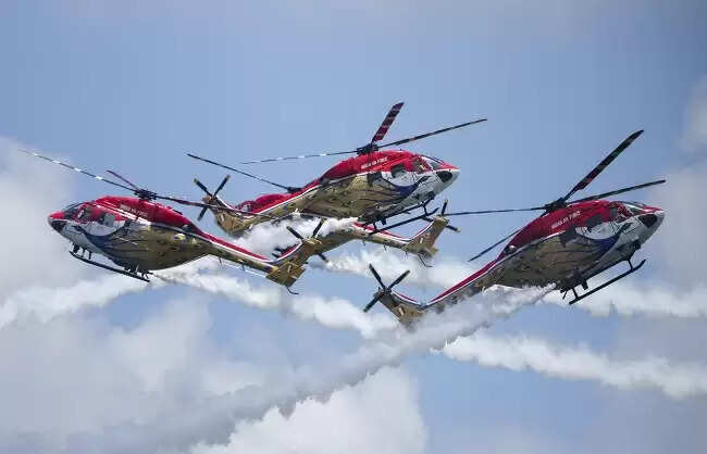 सिंगापुर एयर शो में वायु सेना की सारंग टीम दिखाएगी&nbsp;साहसिक ​हवाई कलाबाजियां