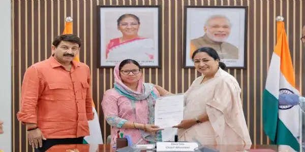मुख्यमंत्री ने वर्षों बाद बिजली कनेक्शन पाने वाले 36 परिवारों से की मुलाकात