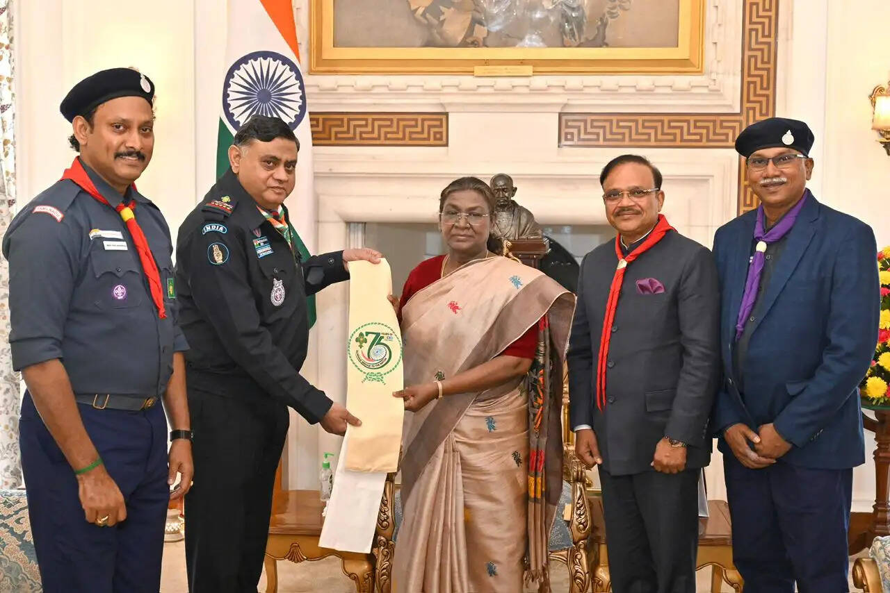 राष्ट्रपति को भारत स्काउट्स और गाइड्स के डायमंड जुबली जंबूरी का आमंत्रण दिया