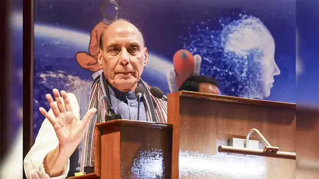 राणा प्रताप और शिवाजी महाराज असली राष्ट्रीय नायक हैं, औरंगजेब नहीं : राजनाथ सिंह