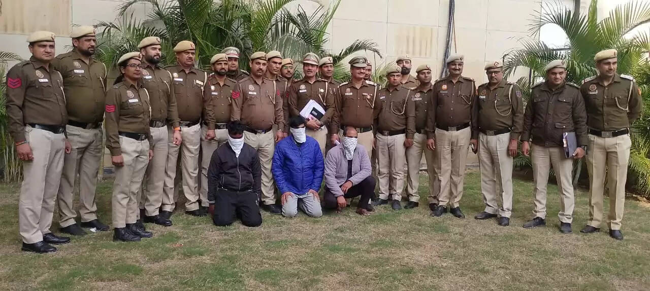 शालीमार बाग में महिला की हत्या की गुत्थी सुलझी, तीन आरोपित गिरफ्तार