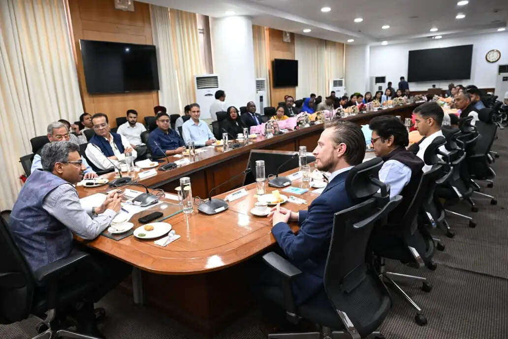 लेजिस्लेटिव ड्राफ्टिंग पर अंतरराष्ट्रीय प्रशिक्षण कार्यक्रम में पहुंचे 13 देशों के 27 प्रतिनिधि