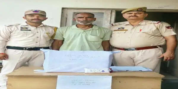 महानपुर में 45 बोतल देसी शराब बरामद, एक गिरफ्तार