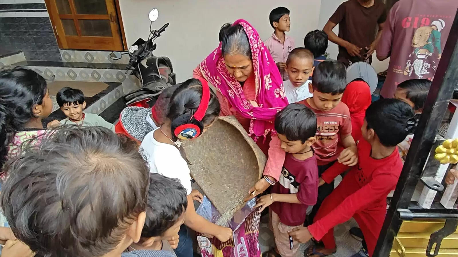 उत्साह से मना दान का महापर्व छेरछेरा