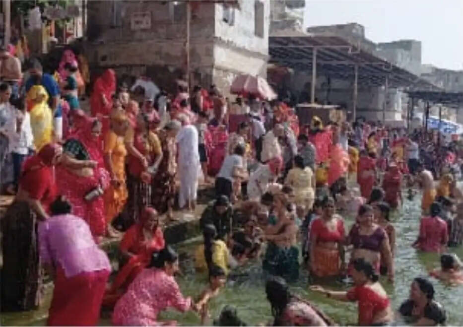 अधिक मास में तीर्थराज पुष्कर सरोवर में पंच तीर्थ स्नान शुरू