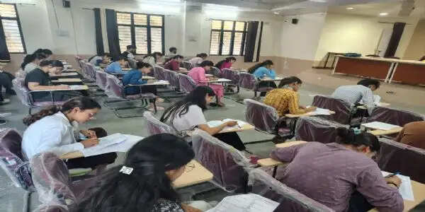 पौड़ी में प्रवासन करवा रहा छात्रों को प्रतियोगी परीक्षाओं की तैयारी