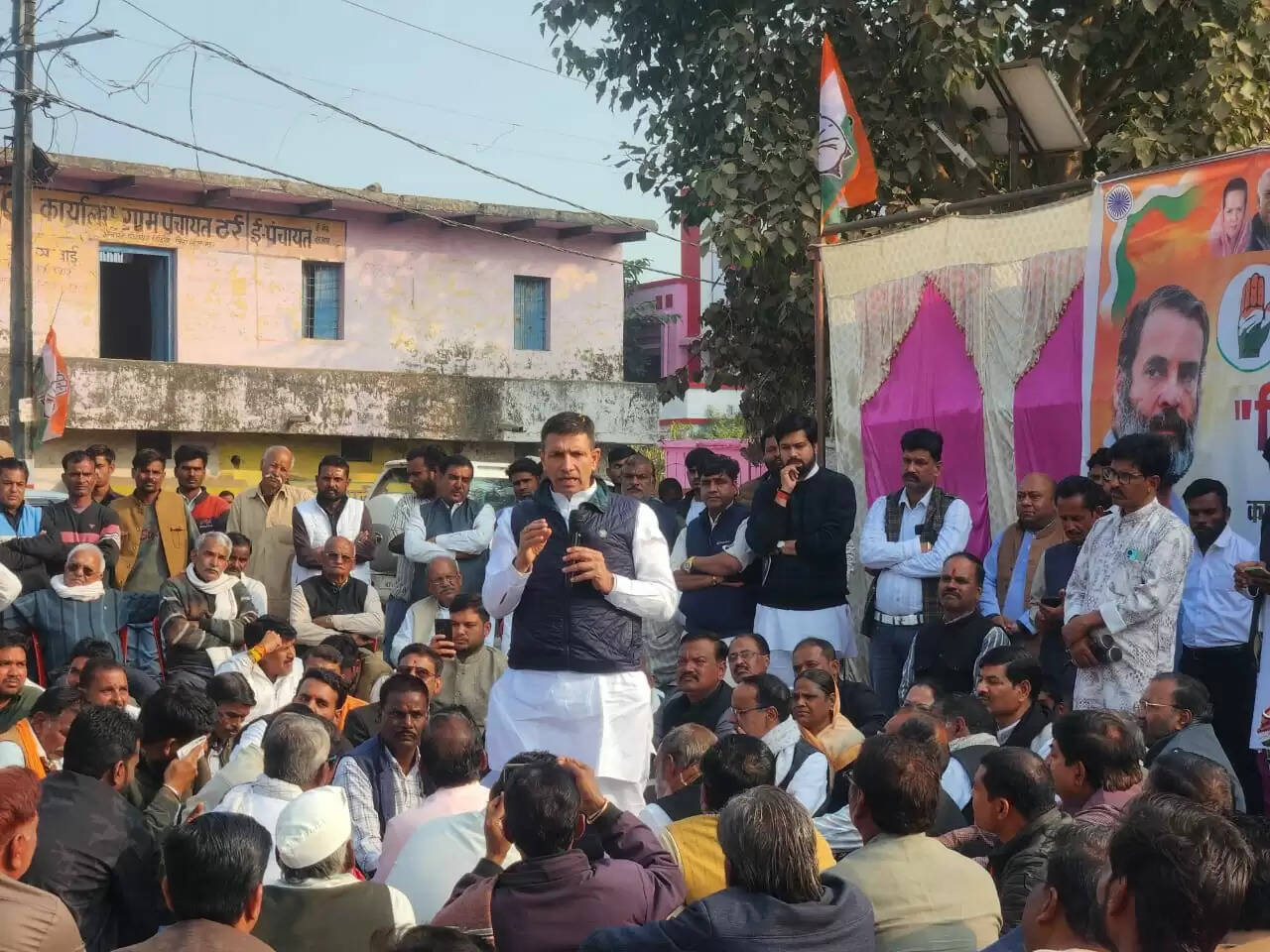 कांग्रेस के 'बूथ चलो, गाँव चलो' अभियान के दूसरे दिन विदिशा पहुंचे जीतू पटवारी, ग्राम पंचायत ठर्र में पंचायत कमेटी का गठन किया