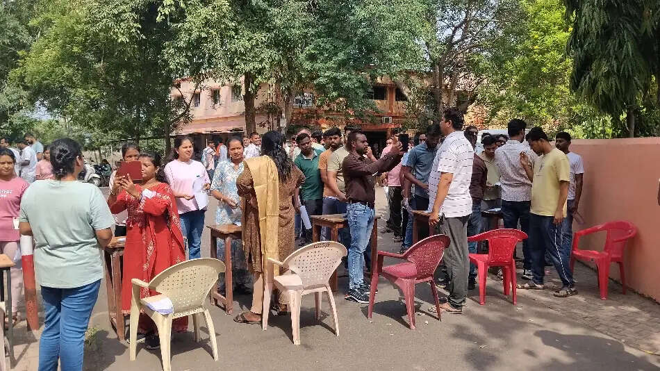धमतरी जिले में 1599 परीक्षार्थियों ने दी सूबेदार, उप निरीक्षक संवर्ग एवं प्लाटून कमांडर भर्ती परीक्षा
