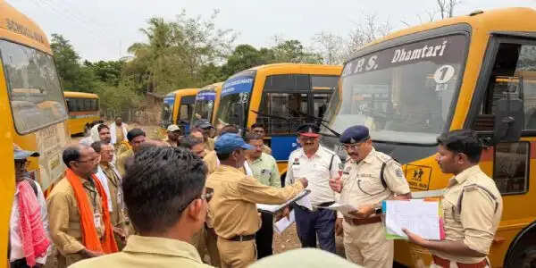 स्कूली वाहनों में मिली खामियां, 12 हजार रुपये का जुर्माना