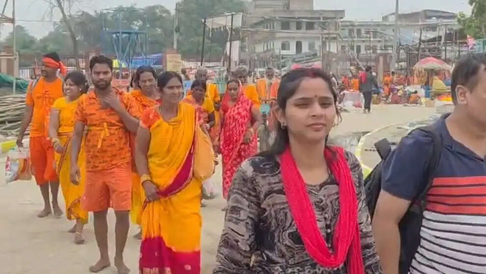 बांग्ला सावन की शुरुआत होते ही सुल्तानगंज में उमड़ी श्रद्धालुओं की भीड़