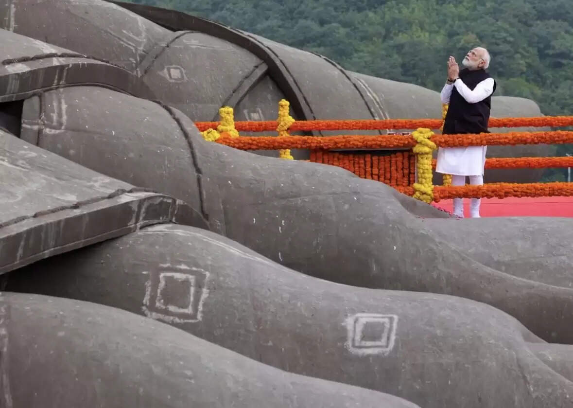 प्रधानमंत्री मोदी ने केवड़िया में ‘स्टैच्यू ऑफ यूनिटी’ पर सरदार पटेल को श्रद्धांजलि दी