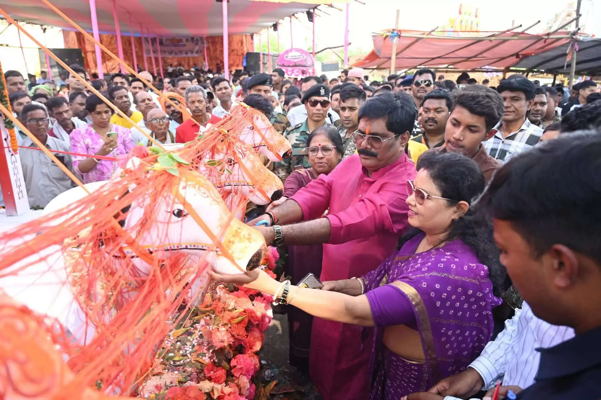 भगवान जगन्नाथ स्वामी का रथ खींचने के लिए उमड़ा जन सैलाब