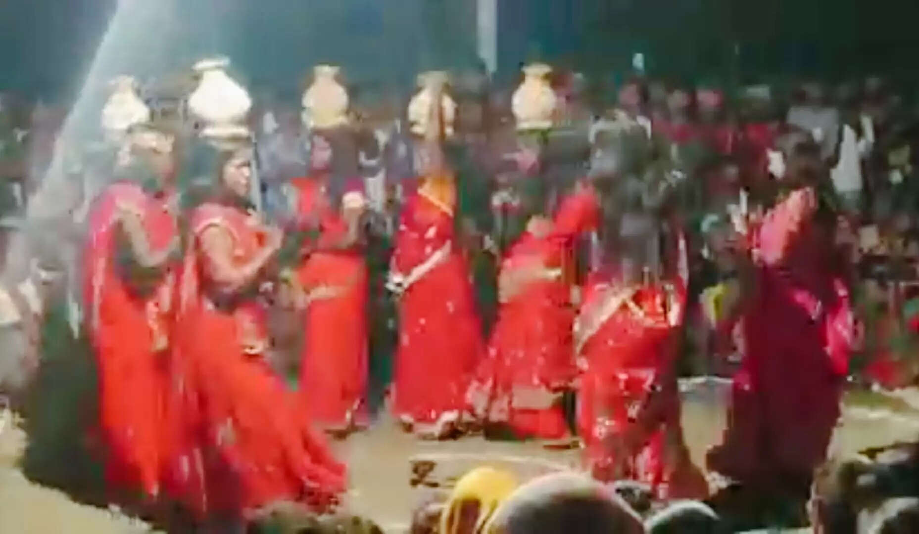 दशहरा पर नेपाल में लोक नृत्य झिझिया की परंपरा की धूम, बिहार में ले रही सिसकियां