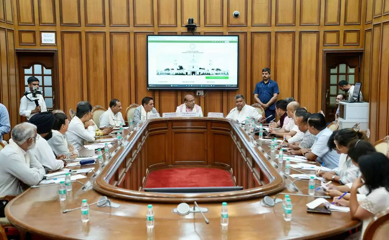 सरकार के लिए पीएसी और सीएजी अलार्म का काम करती है : विजेंद्र गुप्ता