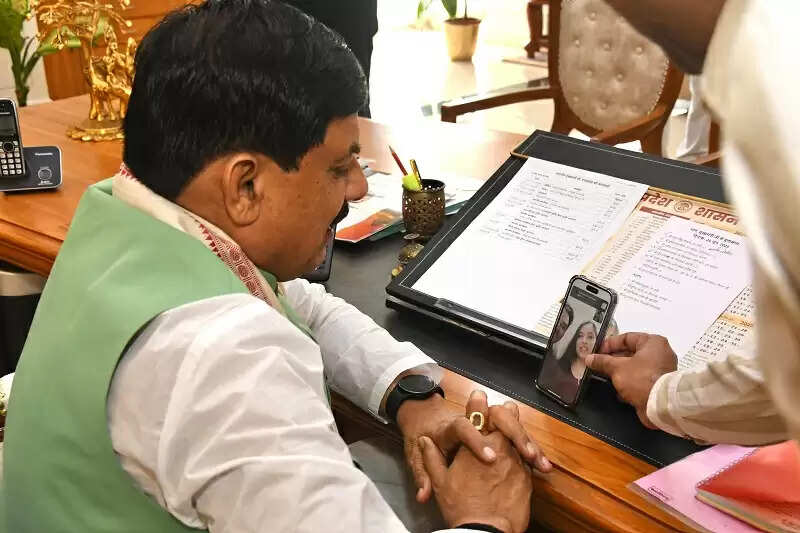 कतर में फंसी उज्जैन की मनीषा की सकुशल स्वदेश वापसी, मुख्यमंत्री ने वीडियो कॉल कर कुशलक्षेम पूछा