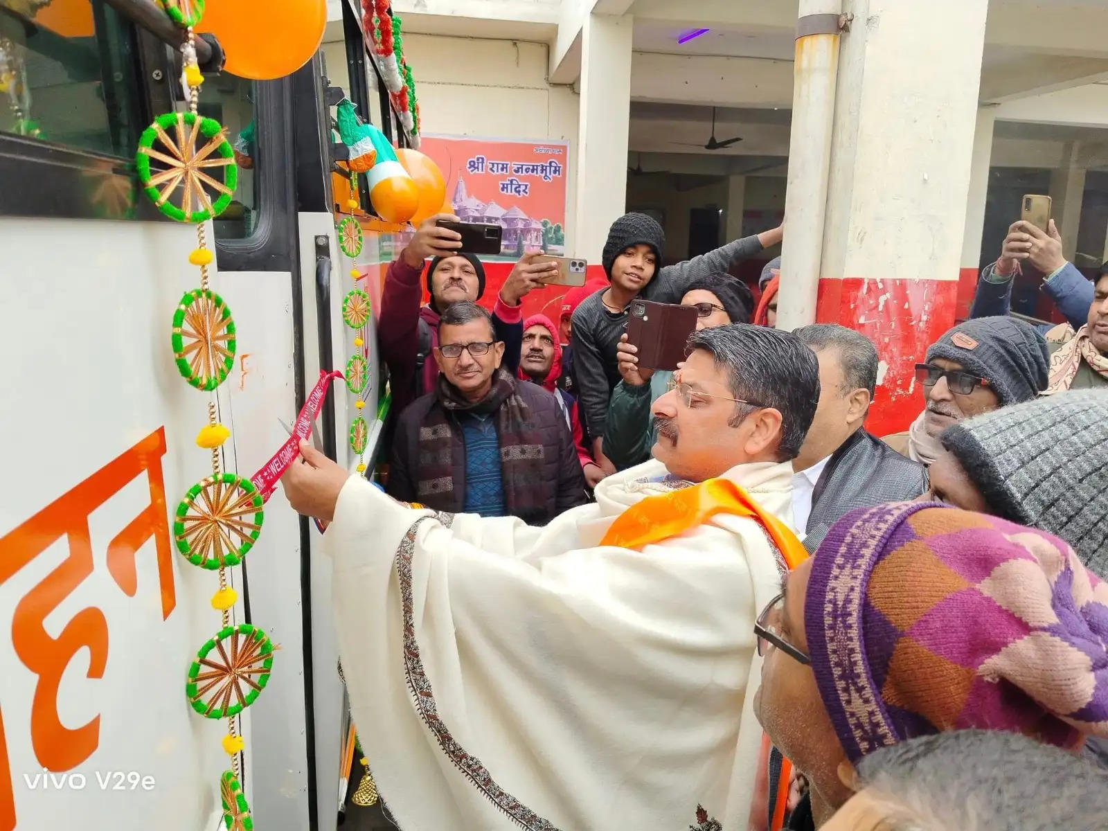 मुरादाबाद से अयोध्या के लिए सीधी बस सेवा शुरू, विधायक रितेश गुप्ता ने दो बसों को झंडी दिखाकर किया रवाना