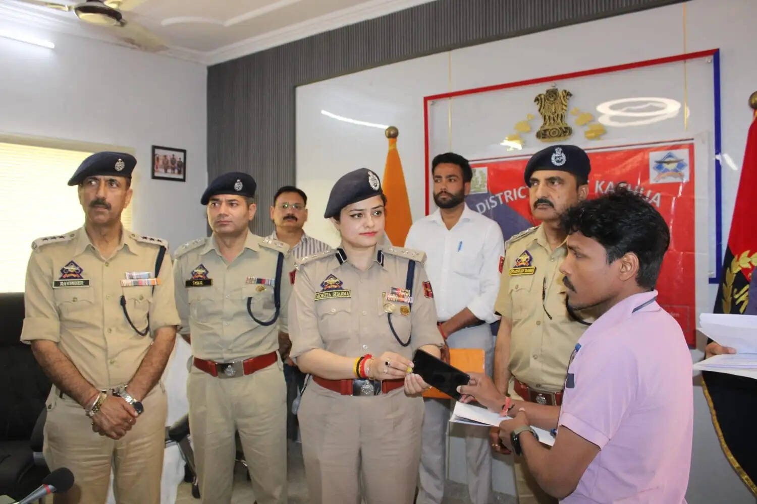 टेक्नोलॉजी का कमाल-100 खोए मोबाइल मालिकों तक लौटे, साइबर ठगी के 33 लाख भी वापस