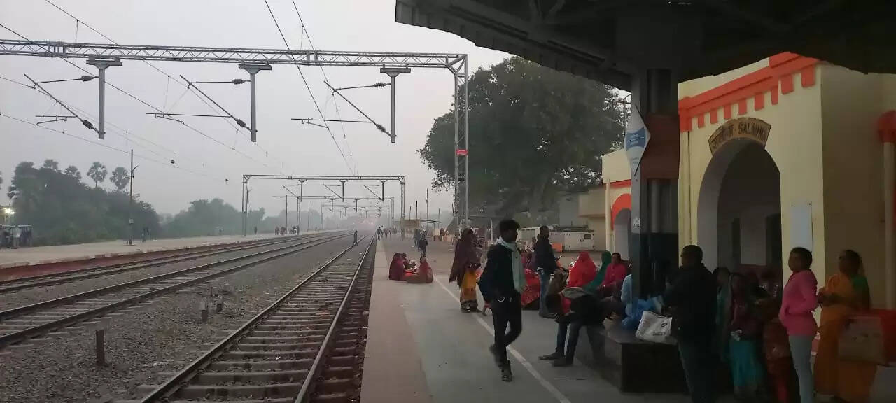 रंग लाया राकेश सिन्हा का प्रयास, सलौना स्टेशन पर बनेगा फुटओवर ब्रिज