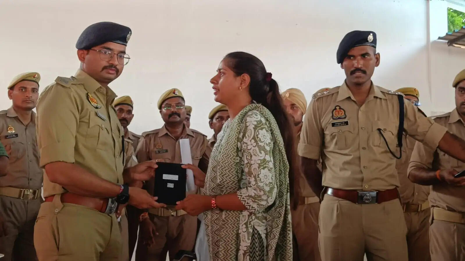 गोरखपुर पुलिस ने खाेज निकाले 1.30 करोड़ के खोए 826 मोबाइल फोन