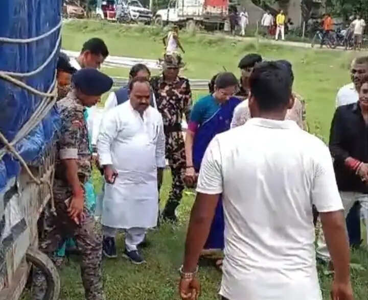 मुख्यमंत्री के आगमन को लेकर जदयू जिलाध्यक्ष पहुंचे कार्यक्रम स्थल, लिया जायजा