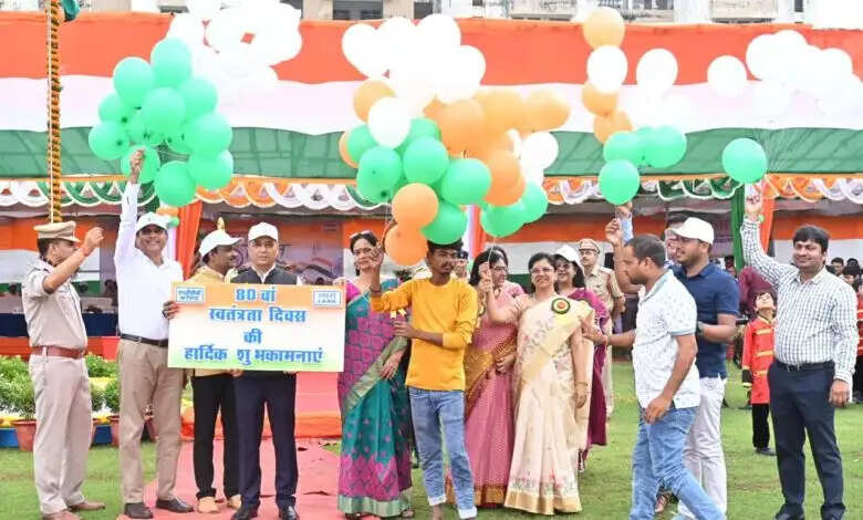 लारा एनटीपीसी में आन बान शान से लहराया तिरंगा