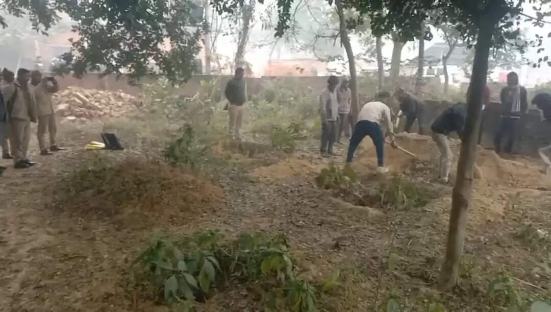 पत्नी ने जताई पति के हत्या की आशंका, 11 दिन बाद शव कब्रिस्तान से निकालकर पोस्टमार्टम को भेजा