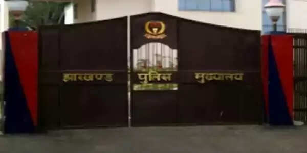 झारखंड पुलिस मुख्यालय का आदेश : 15 नवंबर से पुलिसकर्मी पहनें शीतकालीन वर्दी